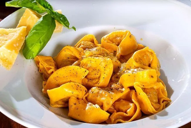 Raviolis de jamón y parmesano